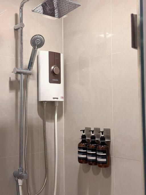 Hmj4 2br Stylish On 36th Floor Kkc Center *